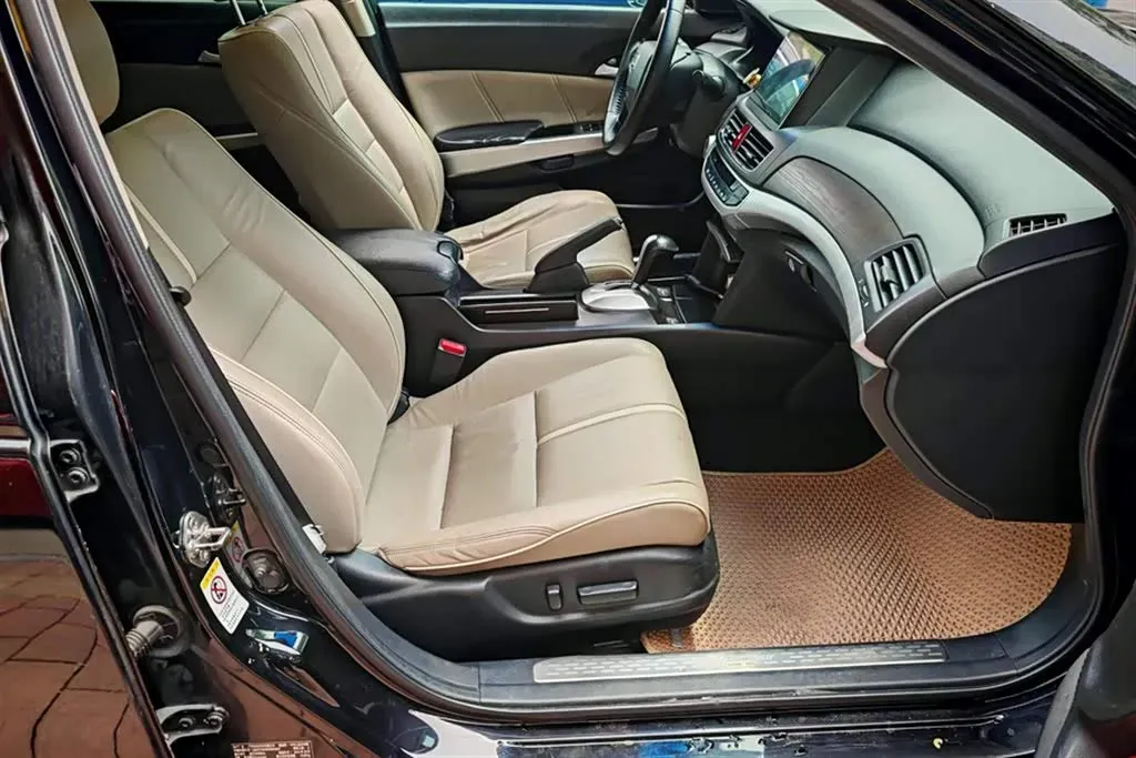 2014 Honda Crosstour 2.4L 197HP L4 5AT,autocango,china used car exporter,china ev exporter,chinese used car exporter,chinese used ev exporter