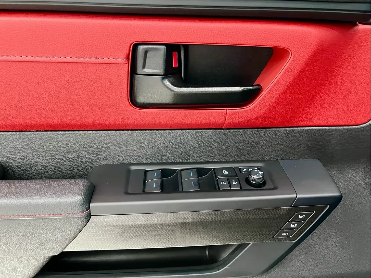 2024 HongQi H6 2.0T 224HP L4 8AT,autocango,china used car exporter,china ev exporter,chinese used car exporter,chinese used ev exporter