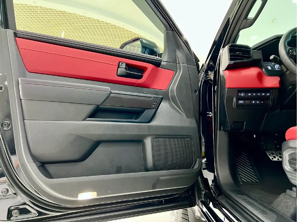 2024 HongQi H6 2.0T 224HP L4 8AT,autocango,china used car exporter,china ev exporter,chinese used car exporter,chinese used ev exporter