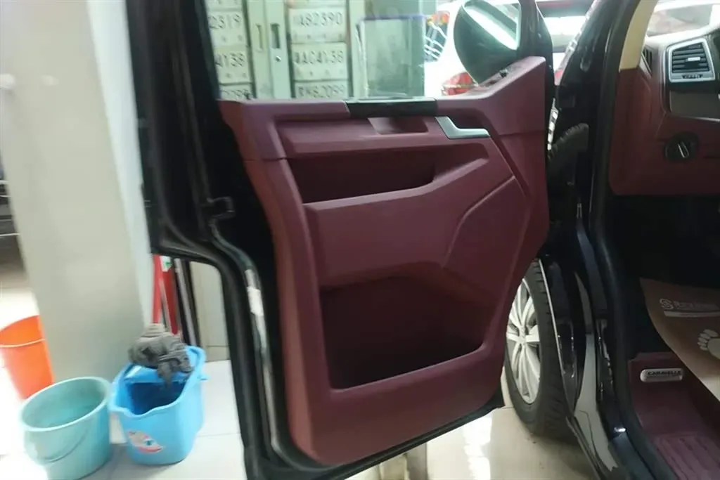 2018 Volkswagen Caravelle 2.0T 204HP L4 7DCT,autocango,china used car exporter,china ev exporter,chinese used car exporter,chinese used ev exporter