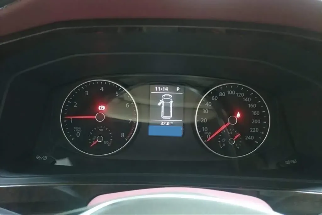 2018 Volkswagen Caravelle 2.0T 204HP L4 7DCT,autocango,china used car exporter,china ev exporter,chinese used car exporter,chinese used ev exporter