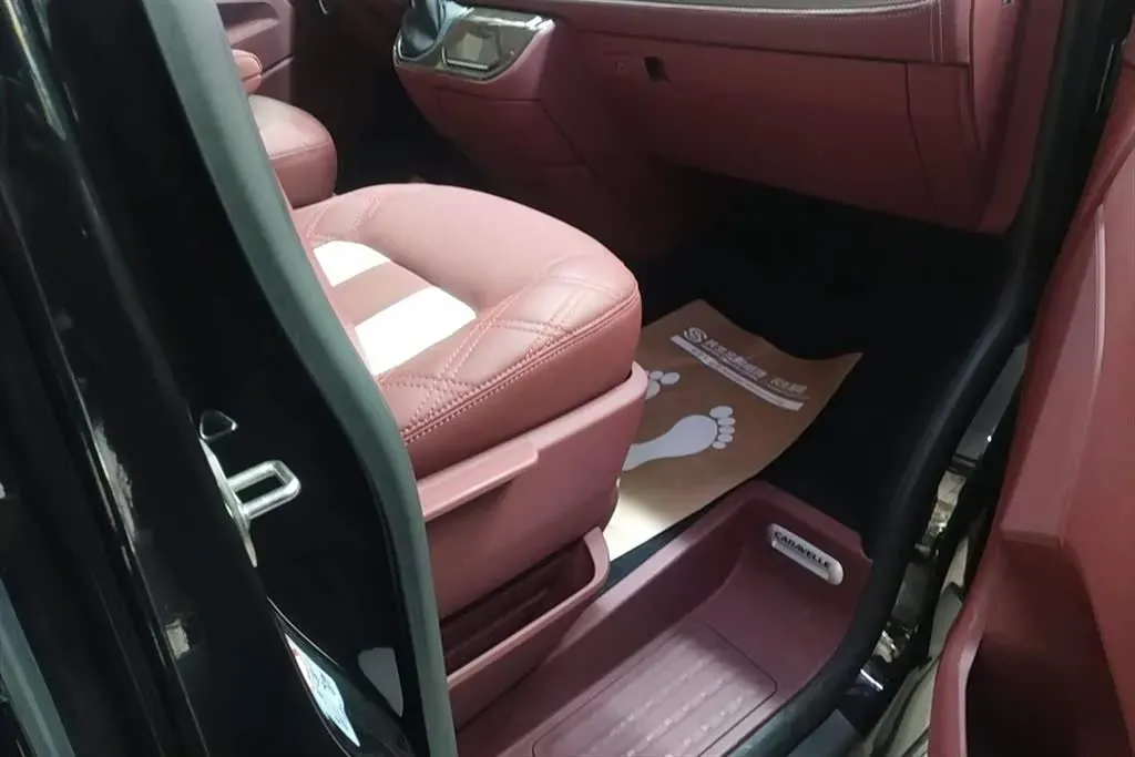 2018 Volkswagen Caravelle 2.0T 204HP L4 7DCT,autocango,china used car exporter,china ev exporter,chinese used car exporter,chinese used ev exporter