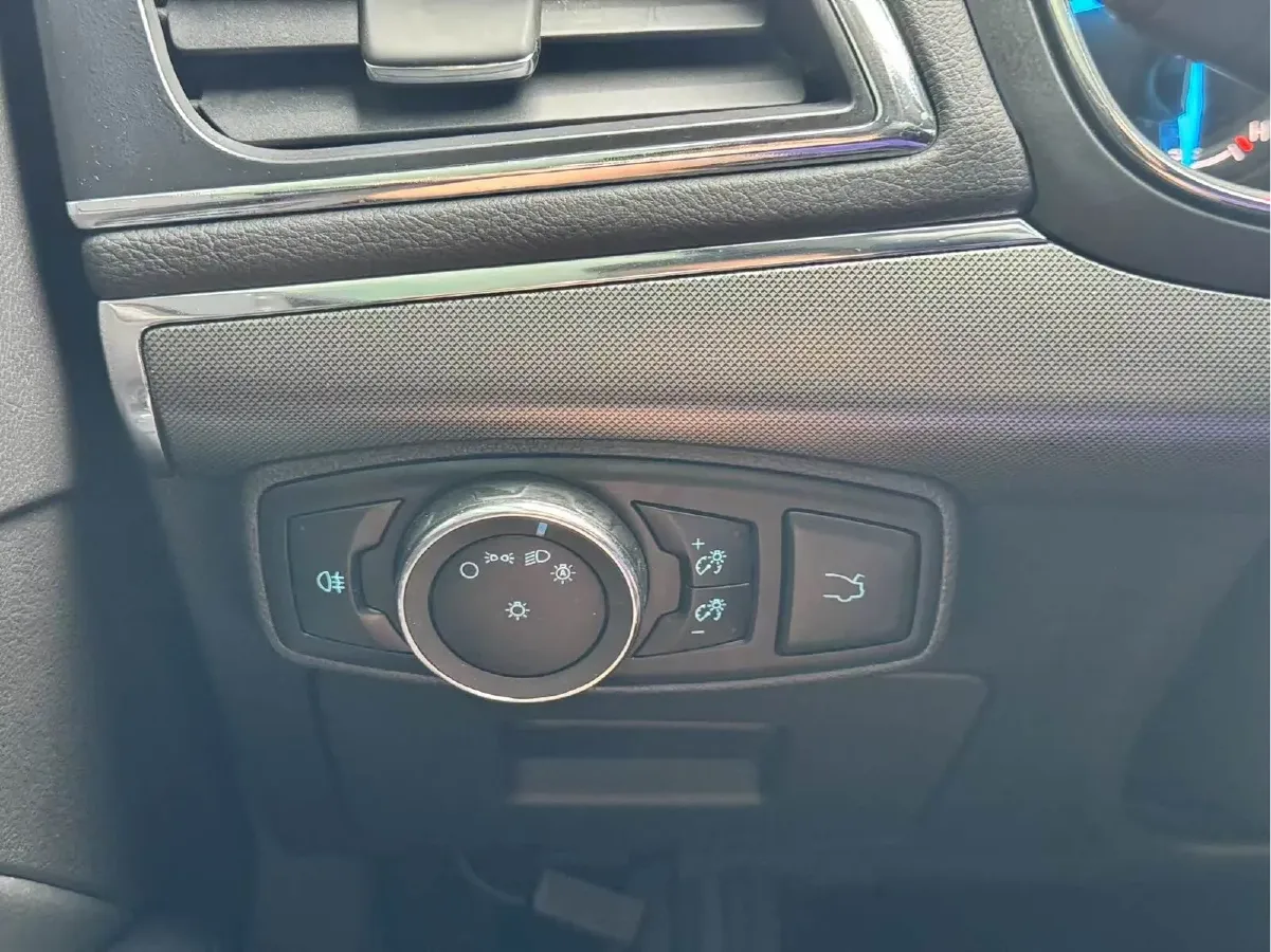 2019 Ford Taurus 2.0T 245HP L4 8AT,autocango,china used car exporter,china ev exporter,chinese used car exporter,chinese used ev exporter