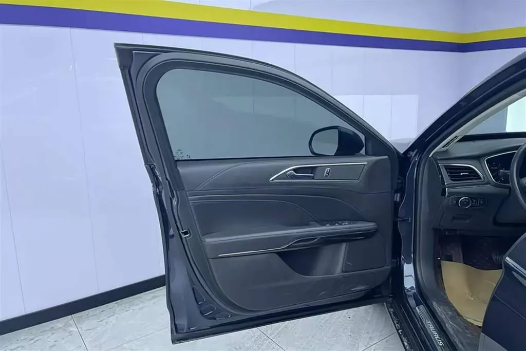 2019 Ford Taurus 2.0T 245HP L4 8AT,autocango,china used car exporter,china ev exporter,chinese used car exporter,chinese used ev exporter