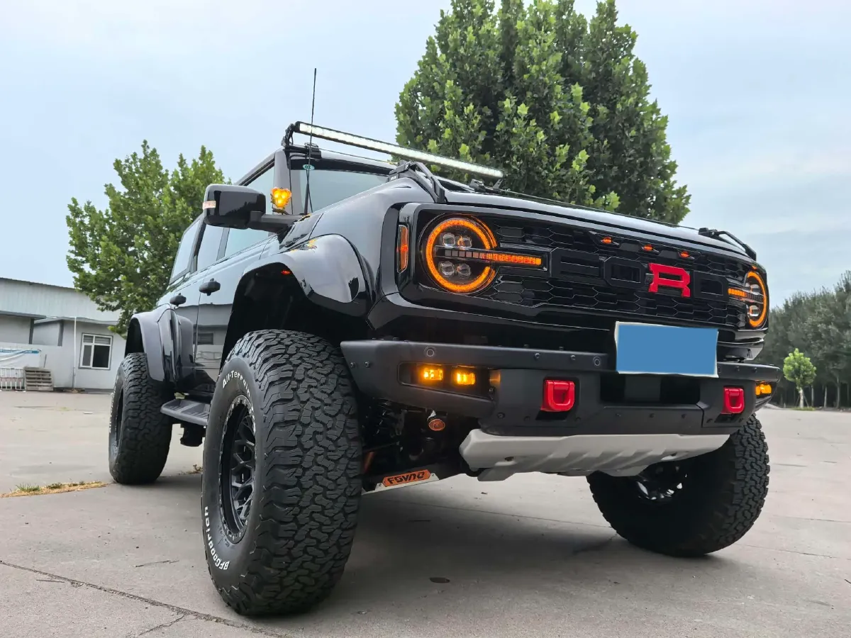 2024 Ford Bronco 2.3T 275HP L4 10AT,autocango,china used car exporter,china ev exporter,chinese used car exporter,chinese used ev exporter