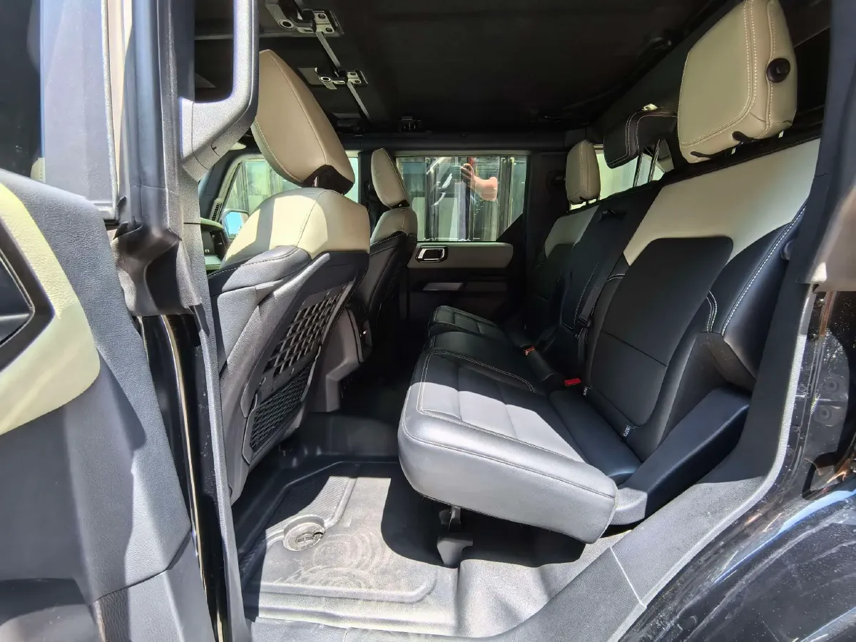 2024 Ford Bronco 2.3T 275HP L4 10AT,autocango,china used car exporter,china ev exporter,chinese used car exporter,chinese used ev exporter