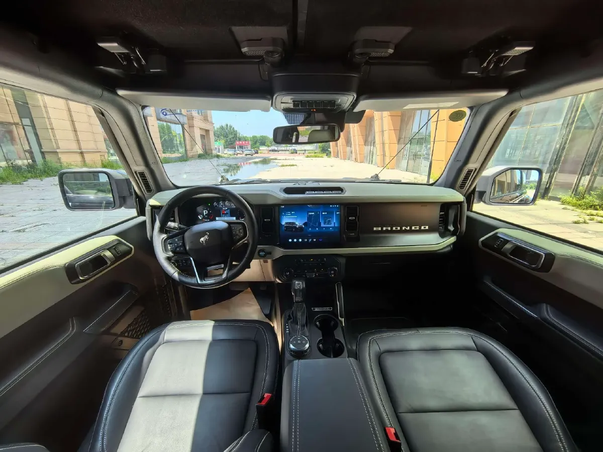 2024 Ford Bronco 2.3T 275HP L4 10AT,autocango,china used car exporter,china ev exporter,chinese used car exporter,chinese used ev exporter