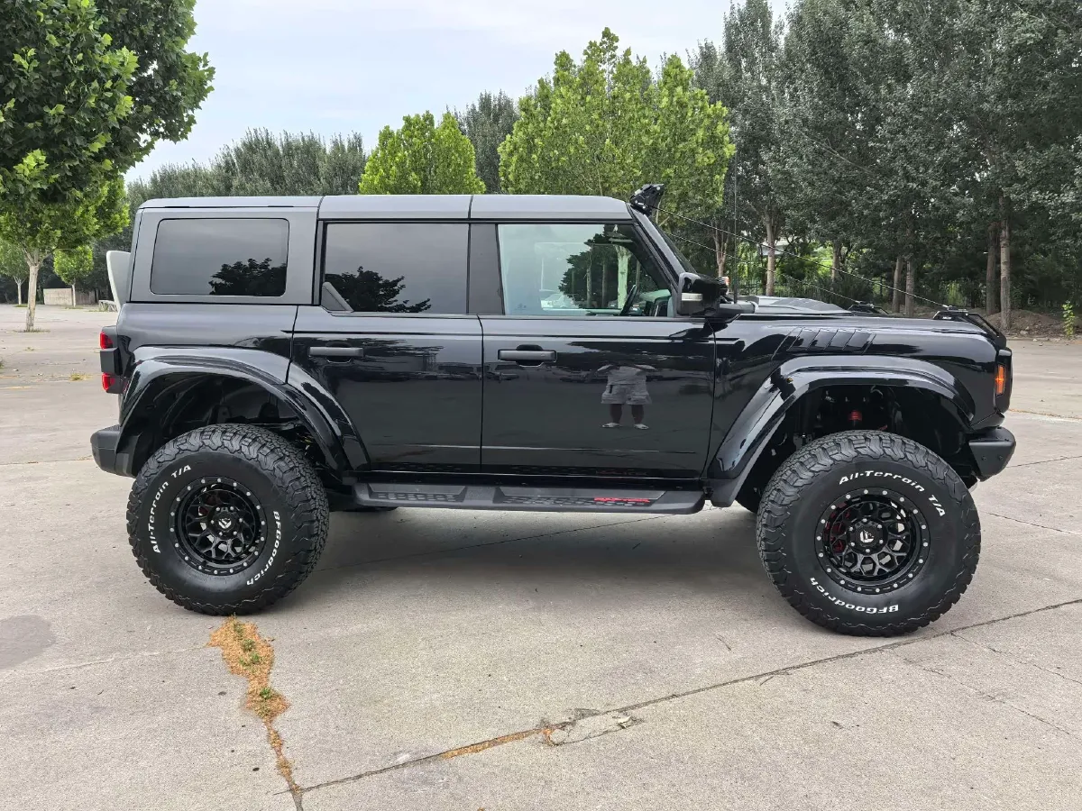 2024 Ford Bronco 2.3T 275HP L4 10AT,autocango,china used car exporter,china ev exporter,chinese used car exporter,chinese used ev exporter