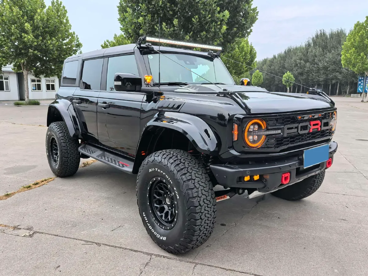 2024 Ford Bronco 2.3T 275HP L4 10AT,autocango,china used car exporter,china ev exporter,chinese used car exporter,chinese used ev exporter