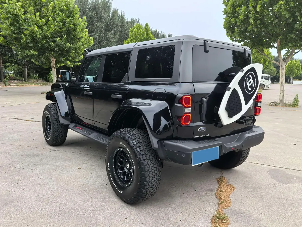 2024 Ford Bronco 2.3T 275HP L4 10AT,autocango,china used car exporter,china ev exporter,chinese used car exporter,chinese used ev exporter