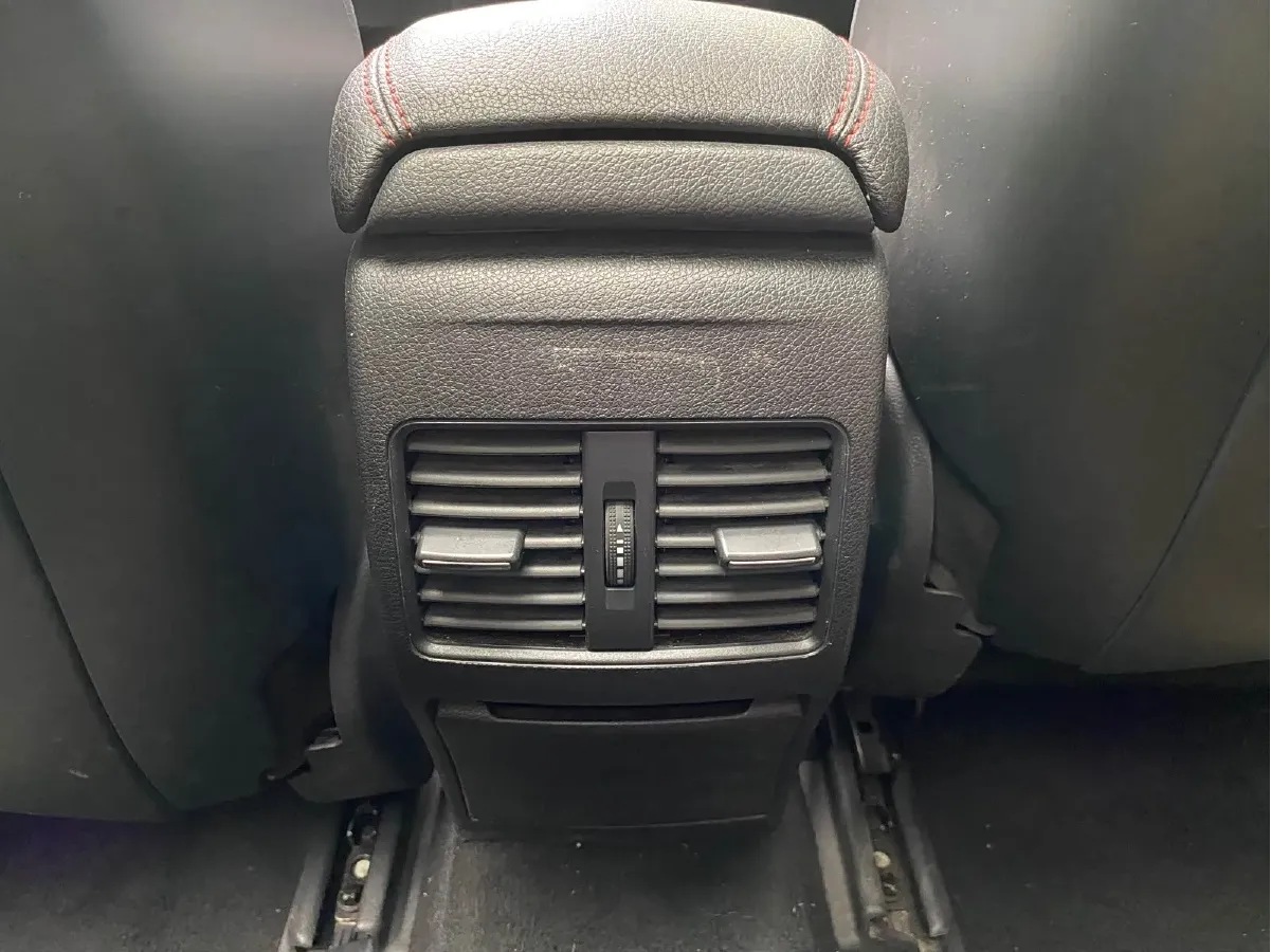 2017 Mercedes-Benz GLA AMG 2.0T 381HP L4 7DCT,autocango,china used car exporter,china ev exporter,chinese used car exporter,chinese used ev exporter