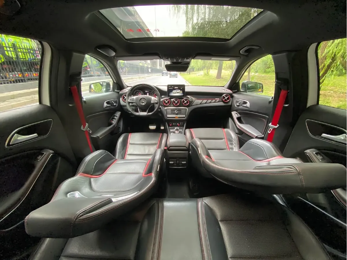 2017 Mercedes-Benz GLA AMG 2.0T 381HP L4 7DCT,autocango,china used car exporter,china ev exporter,chinese used car exporter,chinese used ev exporter