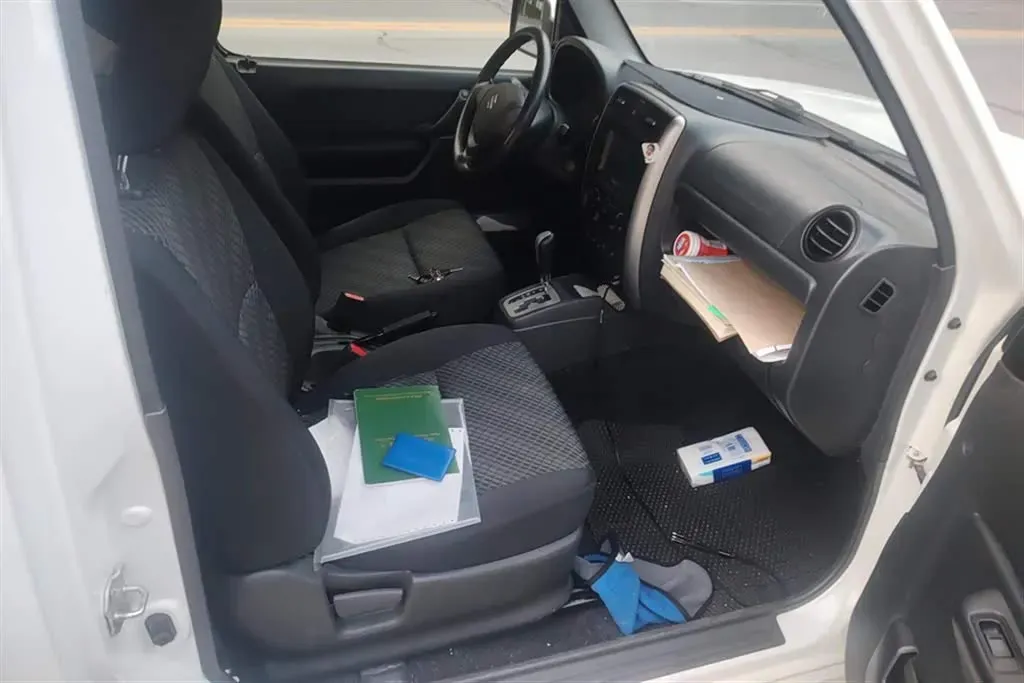 2015 Suzuki Jimny 1.3L 85HP L4 4AT,autocango,china used car exporter,china ev exporter,chinese used car exporter,chinese used ev exporter