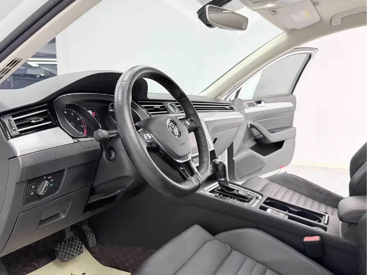 2018 Volkswagen Alltrack 2.0T 220HP L4 6DCT,autocango,china used car exporter,china ev exporter,chinese used car exporter,chinese used ev exporter