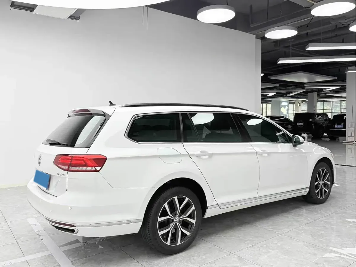 2018 Volkswagen Alltrack 2.0T 220HP L4 6DCT,autocango,china used car exporter,china ev exporter,chinese used car exporter,chinese used ev exporter