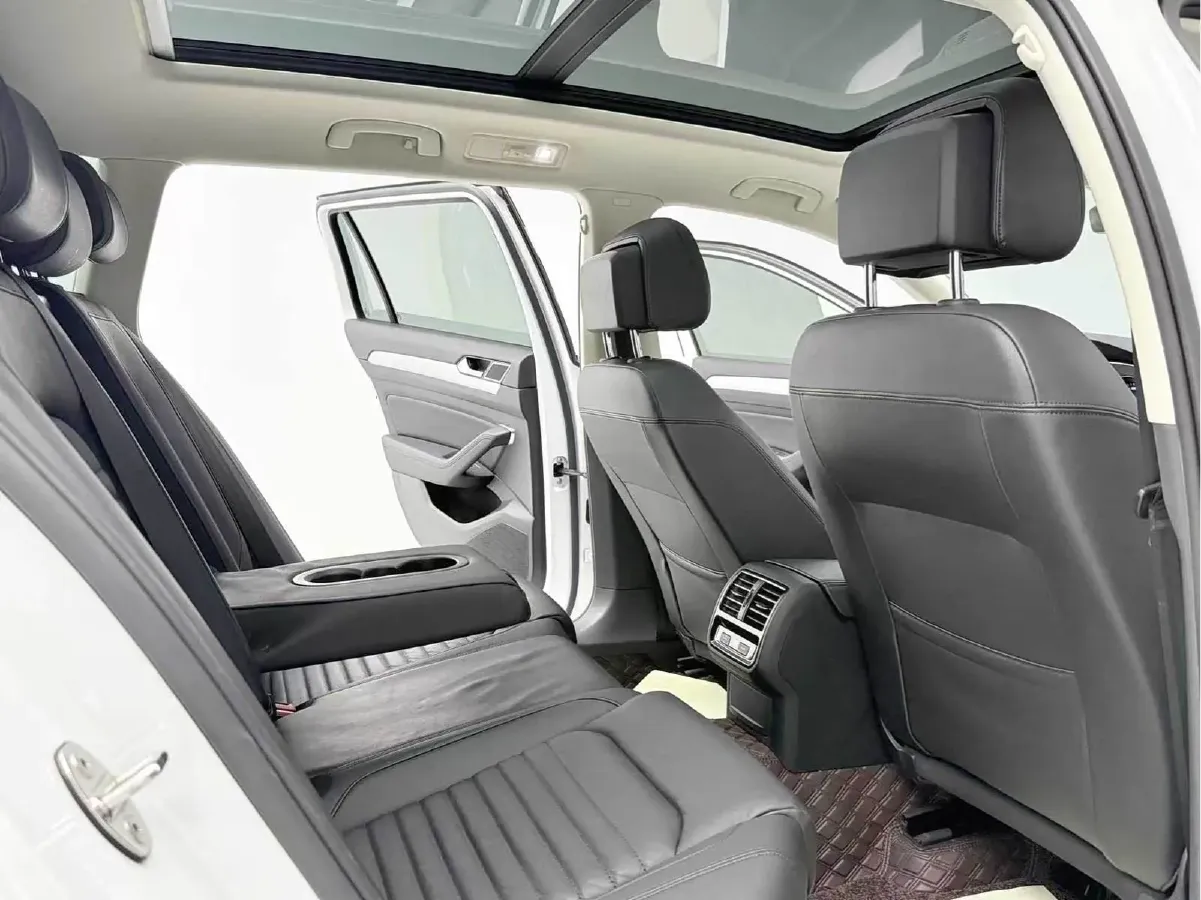 2018 Volkswagen Alltrack 2.0T 220HP L4 6DCT,autocango,china used car exporter,china ev exporter,chinese used car exporter,chinese used ev exporter