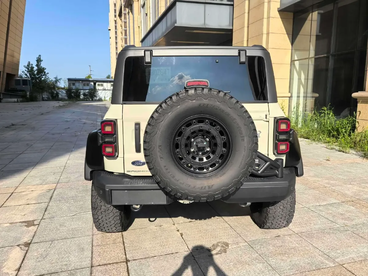 2024 Ford Bronco 2.3T 275HP L4 10AT,autocango,china used car exporter,china ev exporter,chinese used car exporter,chinese used ev exporter