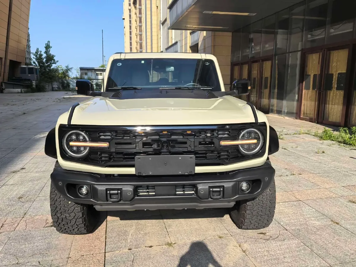 2024 Ford Bronco 2.3T 275HP L4 10AT,autocango,china used car exporter,china ev exporter,chinese used car exporter,chinese used ev exporter