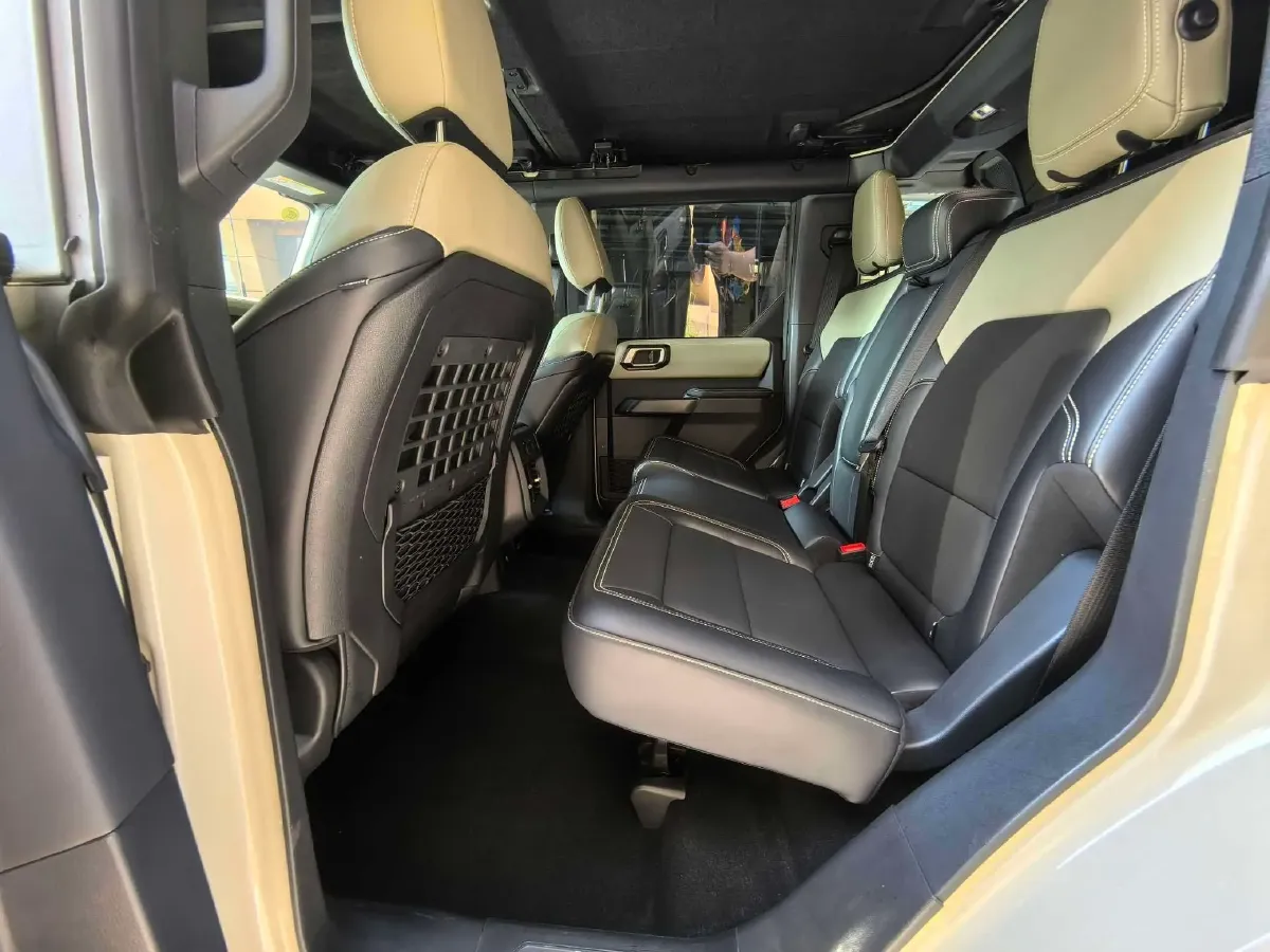 2024 Ford Bronco 2.3T 275HP L4 10AT,autocango,china used car exporter,china ev exporter,chinese used car exporter,chinese used ev exporter