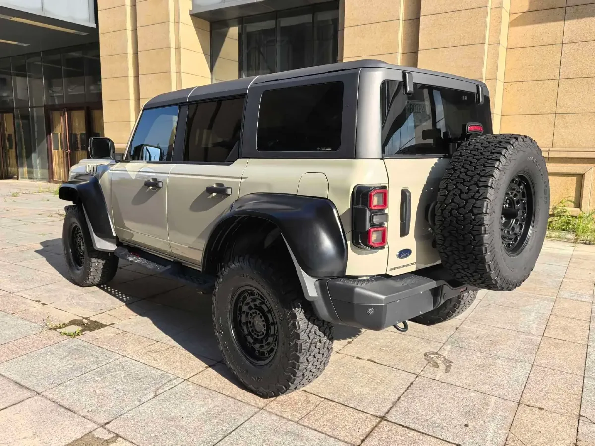 2024 Ford Bronco 2.3T 275HP L4 10AT,autocango,china used car exporter,china ev exporter,chinese used car exporter,chinese used ev exporter