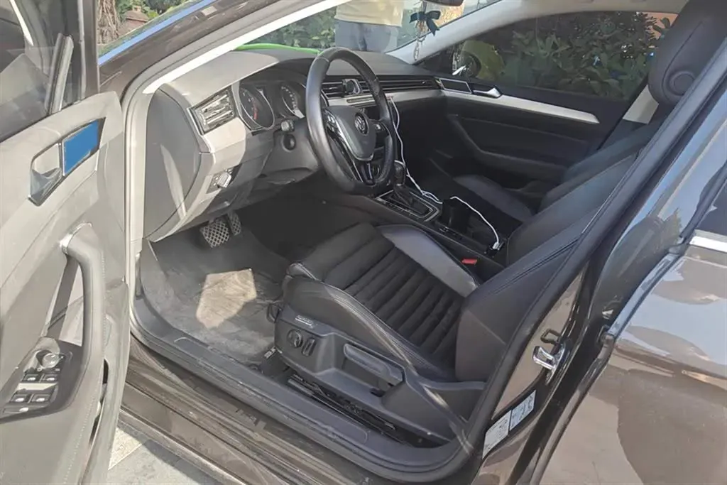 2018 Volkswagen Alltrack 2.0T 220HP L4 6DCT,autocango,china used car exporter,china ev exporter,chinese used car exporter,chinese used ev exporter