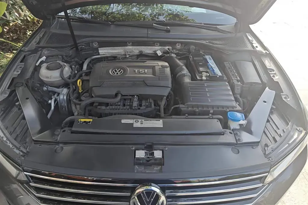 2018 Volkswagen Alltrack 2.0T 220HP L4 6DCT,autocango,china used car exporter,china ev exporter,chinese used car exporter,chinese used ev exporter