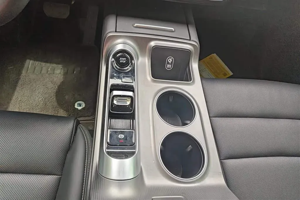 2024 GAC Trumpchi E8 2.0L 140HP L4 2DHT PHEV 25.57KWH,autocango,china used car exporter,china ev exporter,chinese used car exporter,chinese used ev exporter