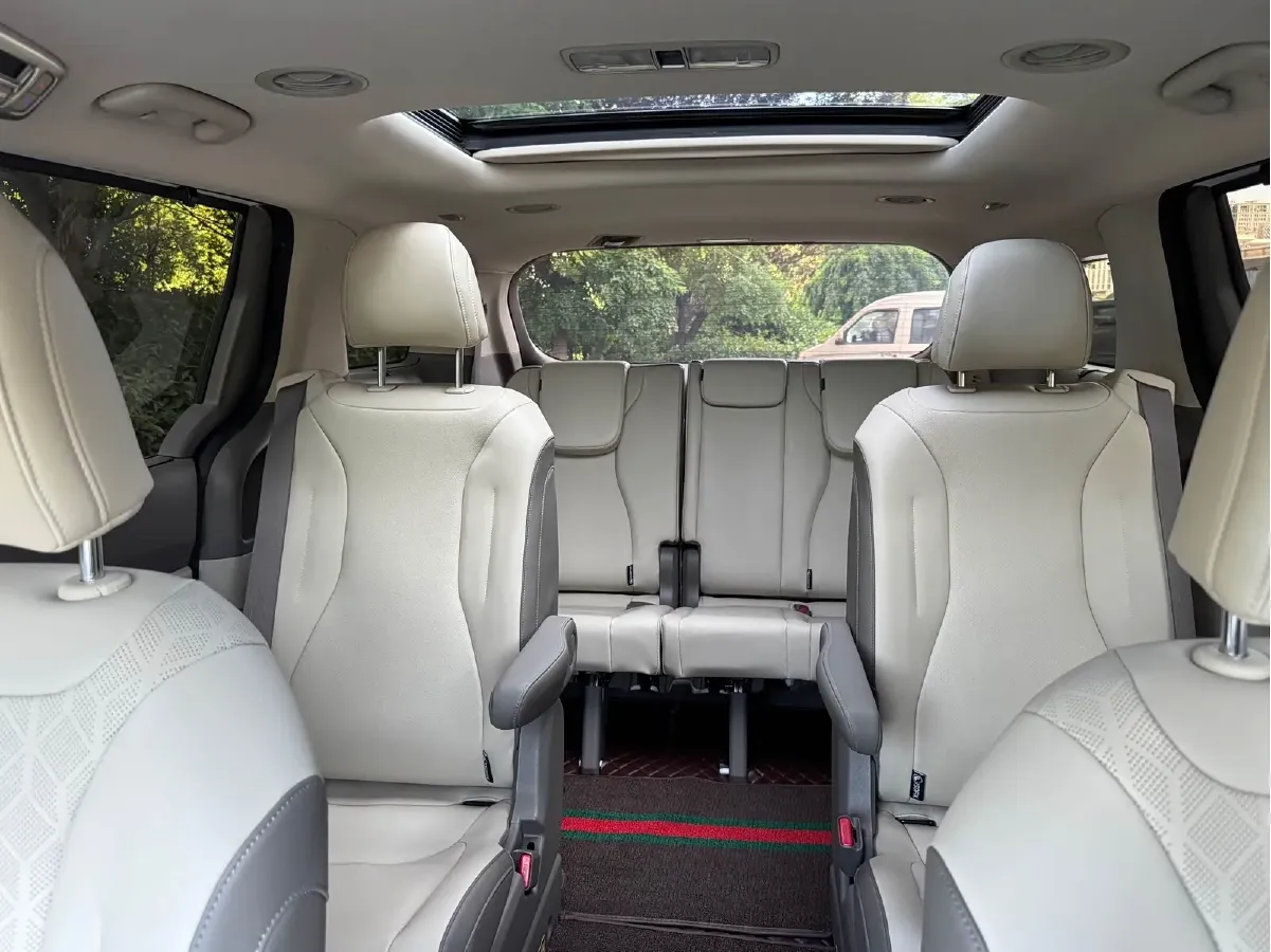 2021 Kia Carnival 2.0T 233HP L4 8AT,autocango,china used car exporter,china ev exporter,chinese used car exporter,chinese used ev exporter