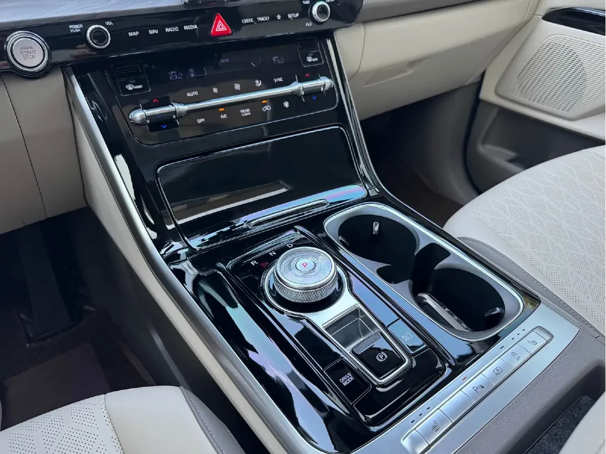 2021 Kia Carnival 2.0T 233HP L4 8AT,autocango,china used car exporter,china ev exporter,chinese used car exporter,chinese used ev exporter