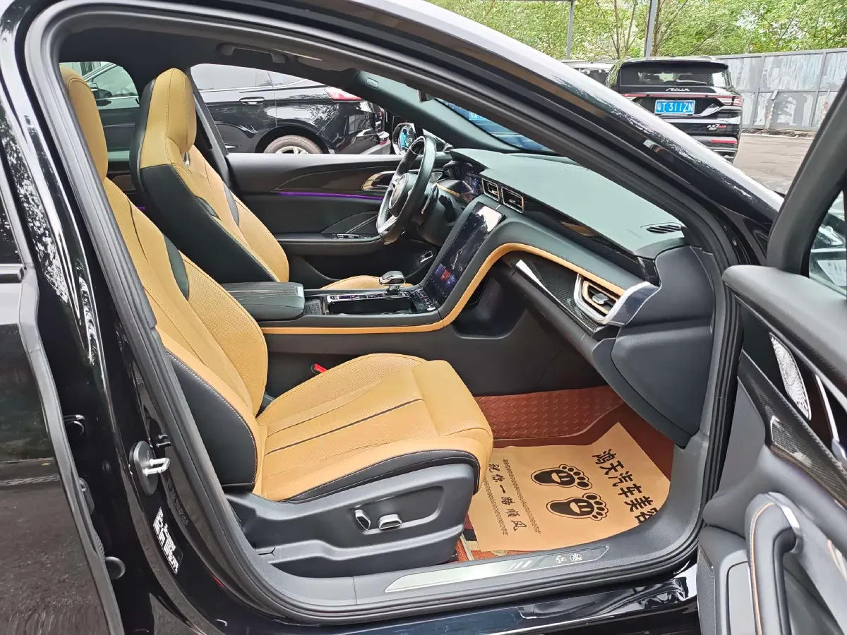 2023 HongQi H6 2.0T 252HP L4 8AT,autocango,china used car exporter,china ev exporter,chinese used car exporter,chinese used ev exporter