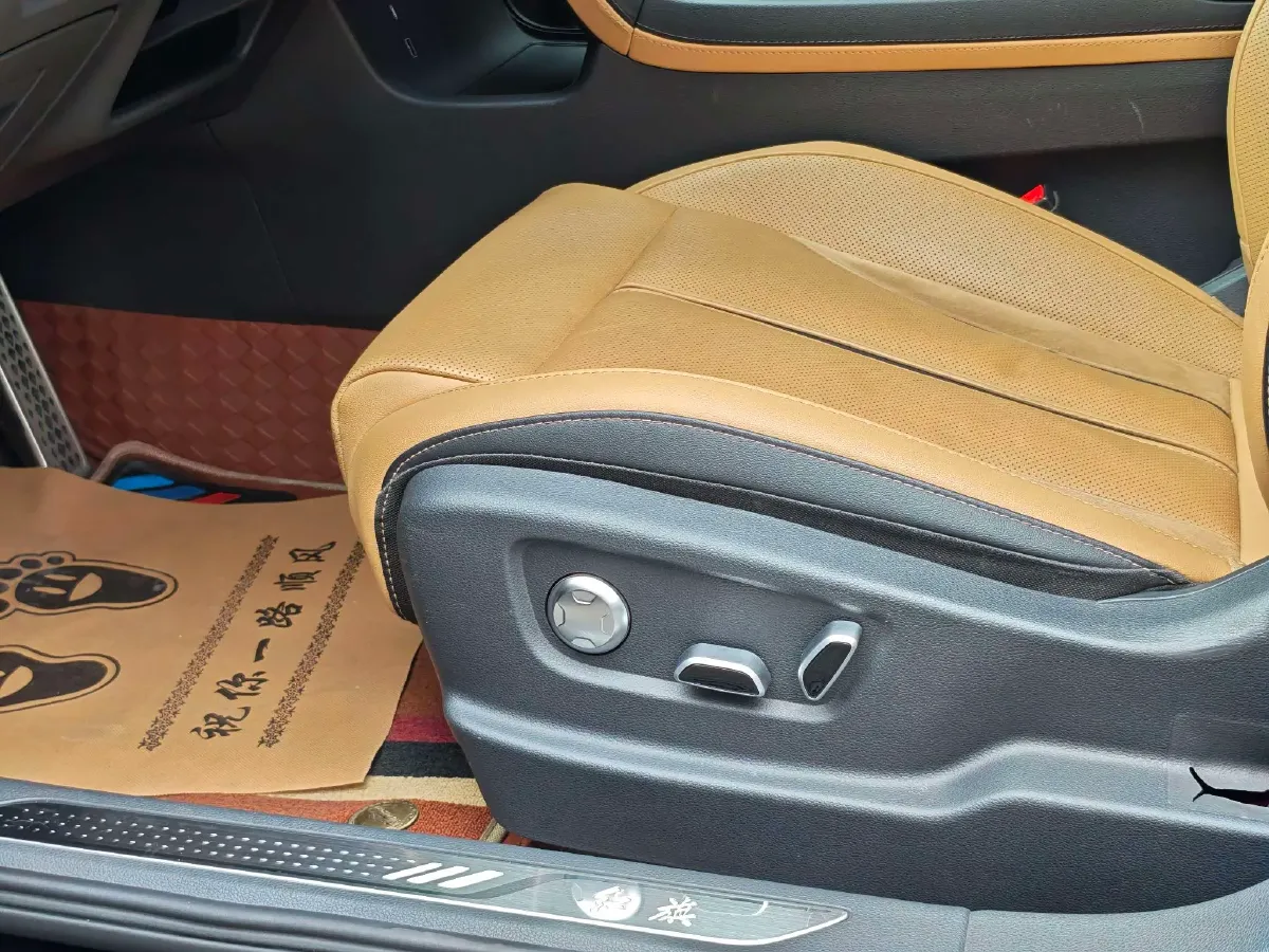 2023 HongQi H6 2.0T 252HP L4 8AT,autocango,china used car exporter,china ev exporter,chinese used car exporter,chinese used ev exporter