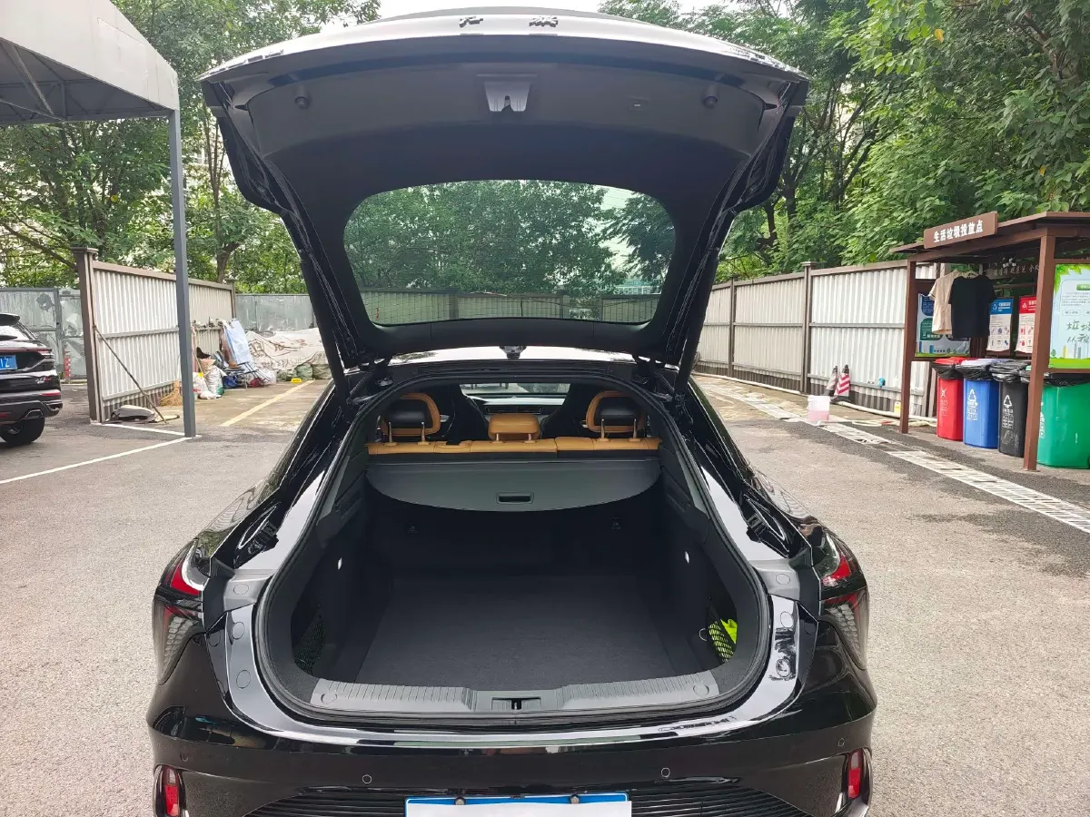 2023 HongQi H6 2.0T 252HP L4 8AT,autocango,china used car exporter,china ev exporter,chinese used car exporter,chinese used ev exporter