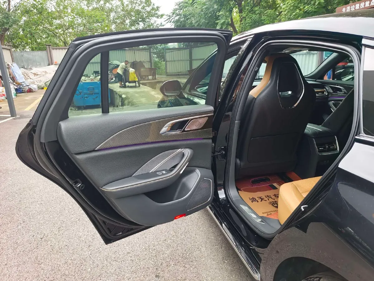 2023 HongQi H6 2.0T 252HP L4 8AT,autocango,china used car exporter,china ev exporter,chinese used car exporter,chinese used ev exporter