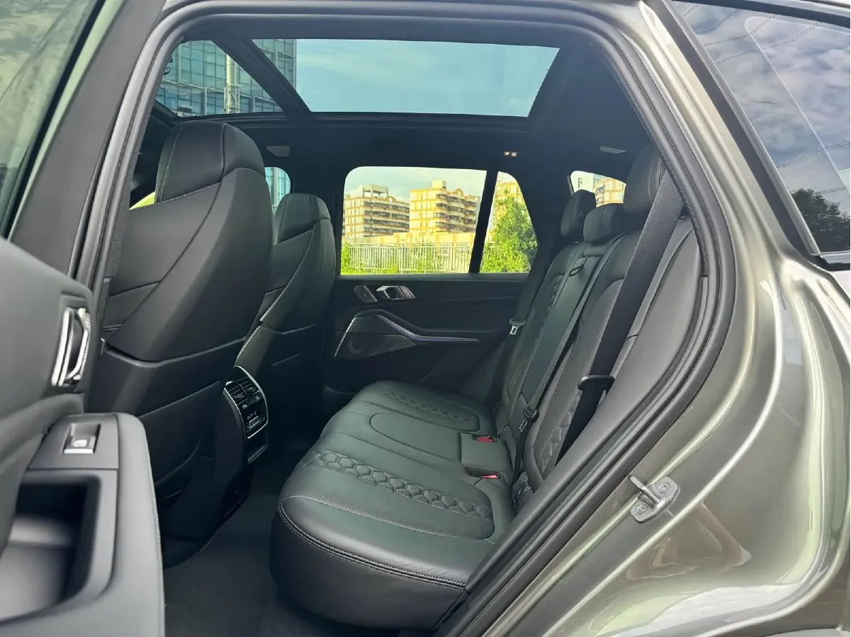 2022 BMW X5 M 4.4T 600HP V8 8AT,autocango,china used car exporter,china ev exporter,chinese used car exporter,chinese used ev exporter