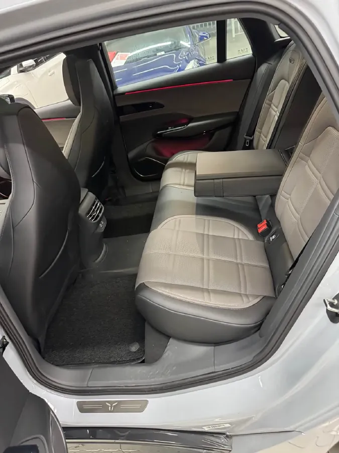 2024 HongQi EH7 BEV 85KWH,autocango,china used car exporter,china ev exporter,chinese used car exporter,chinese used ev exporter