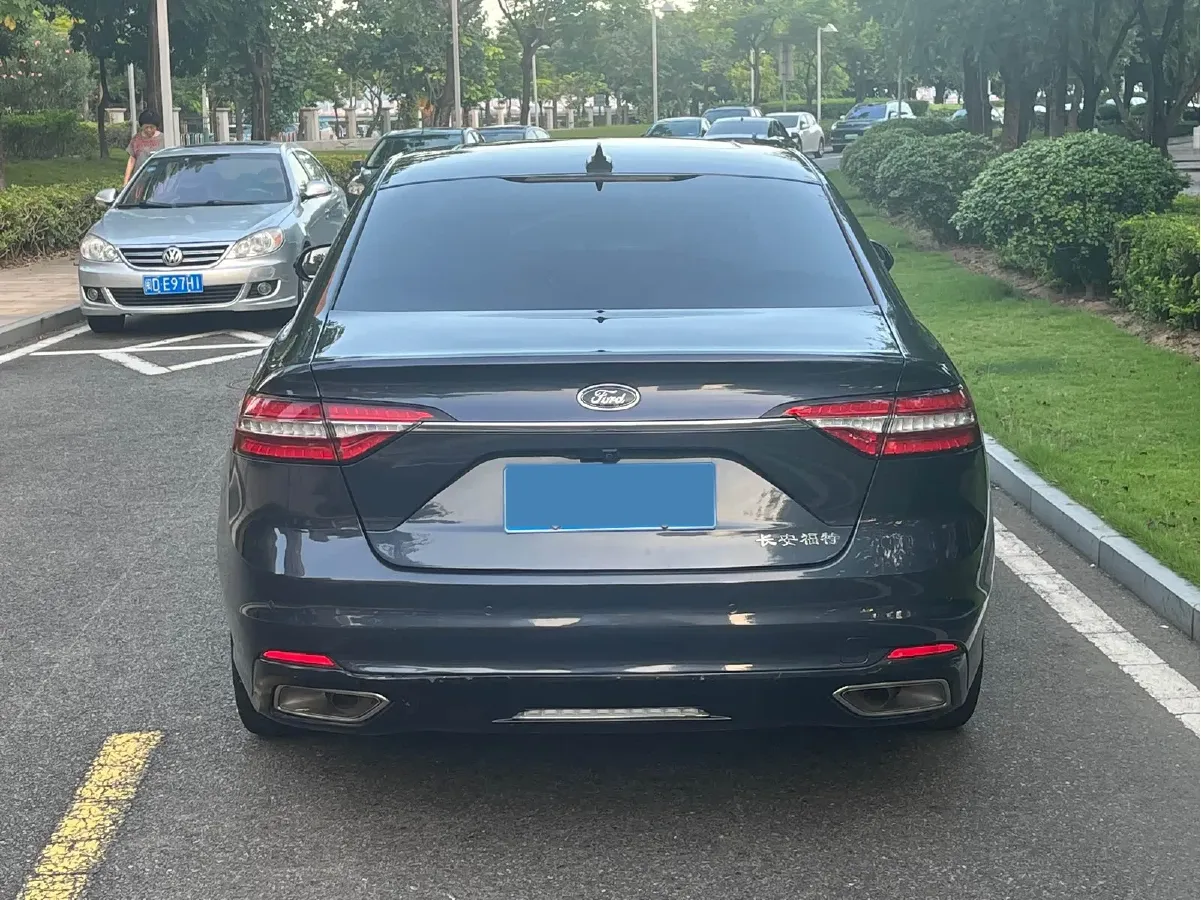 2019 Ford Taurus 2.0T 245HP L4 8AT,autocango,china used car exporter,china ev exporter,chinese used car exporter,chinese used ev exporter