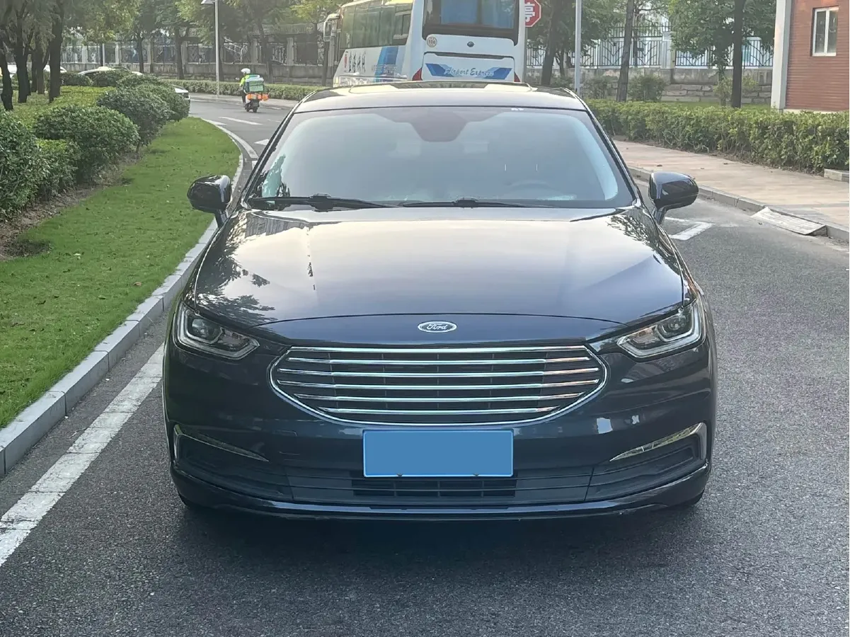 2019 Ford Taurus 2.0T 245HP L4 8AT,autocango,china used car exporter,china ev exporter,chinese used car exporter,chinese used ev exporter