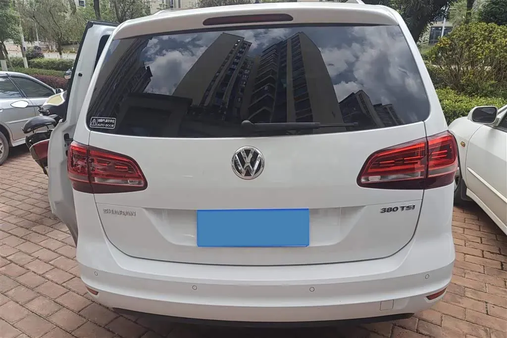 2018 Volkswagen Sharan 2.0T 220HP L4 6DCT,autocango,china used car exporter,china ev exporter,chinese used car exporter,chinese used ev exporter