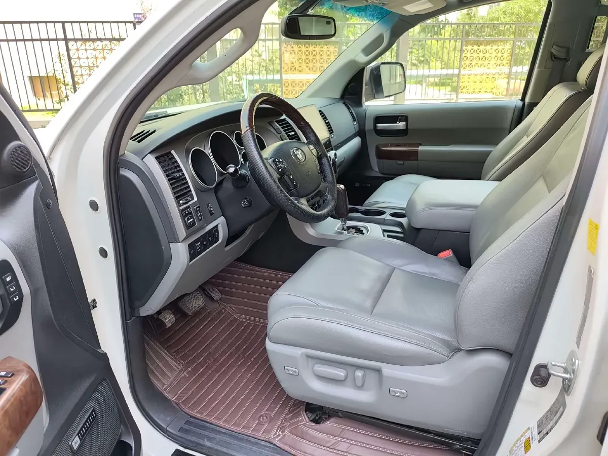 2010 Toyota Sequoia 5.7L 386HP V8 6AT,autocango,china used car exporter,china ev exporter,chinese used car exporter,chinese used ev exporter