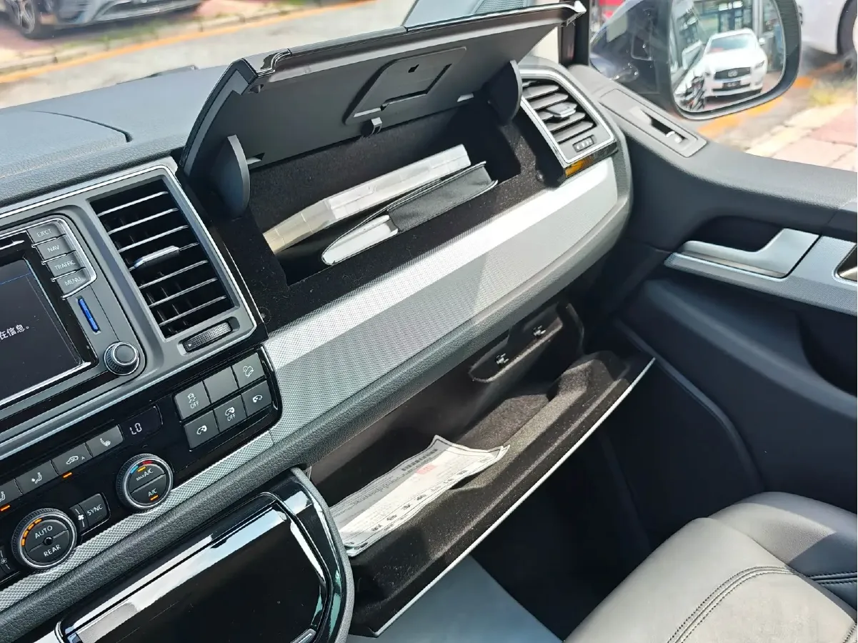 2016 Volkswagen Multivan 2.0T 204HP L4 7DCT,autocango,china used car exporter,china ev exporter,chinese used car exporter,chinese used ev exporter