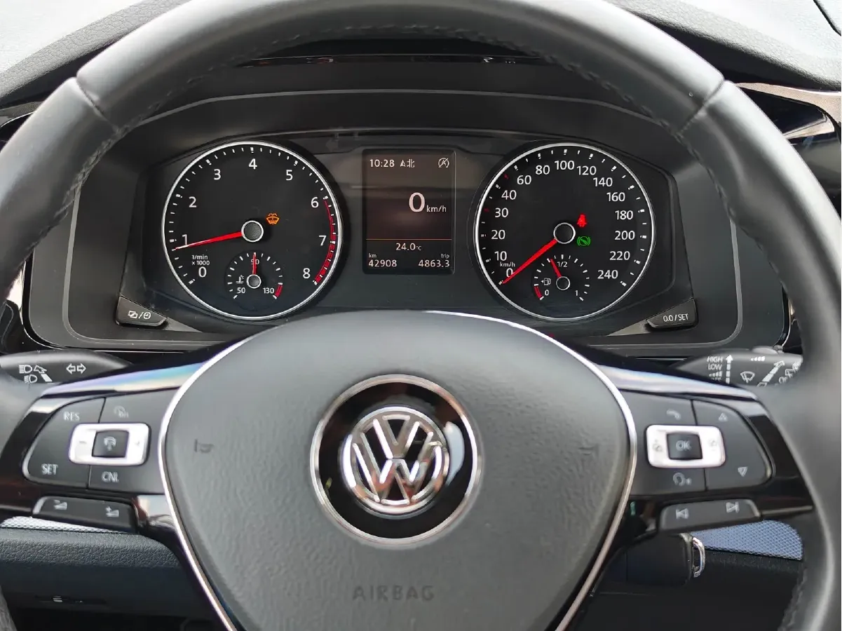 2016 Volkswagen Multivan 2.0T 204HP L4 7DCT,autocango,china used car exporter,china ev exporter,chinese used car exporter,chinese used ev exporter