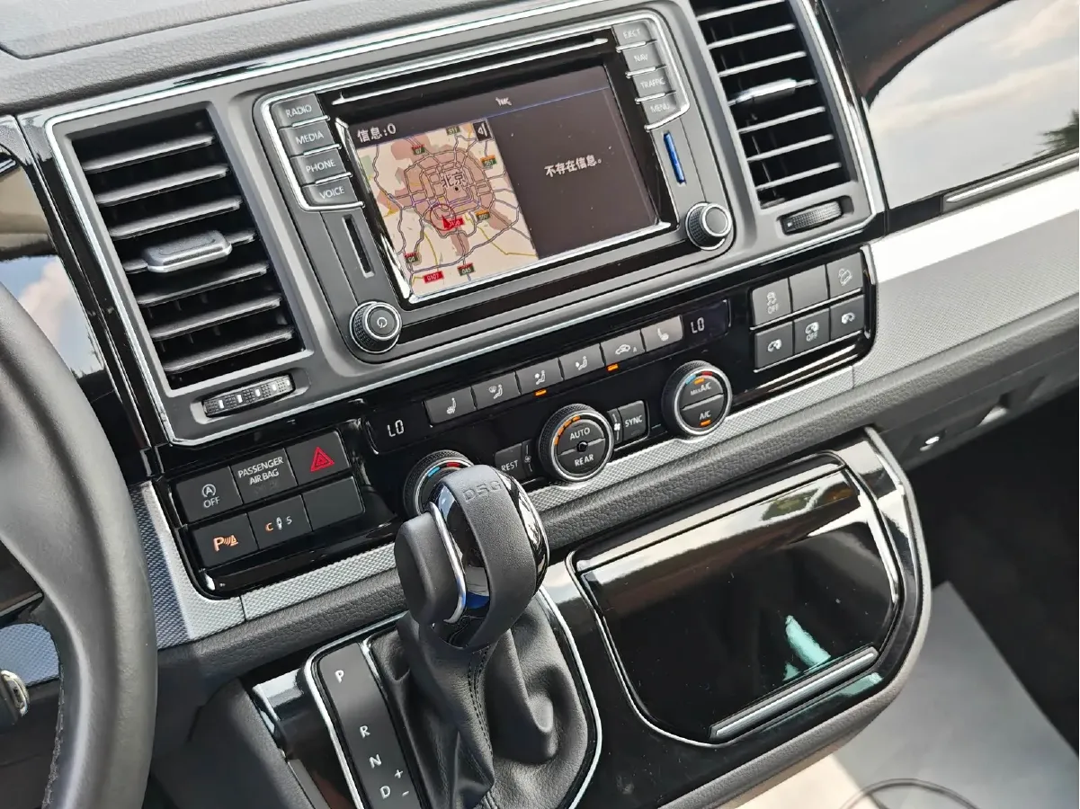 2016 Volkswagen Multivan 2.0T 204HP L4 7DCT,autocango,china used car exporter,china ev exporter,chinese used car exporter,chinese used ev exporter