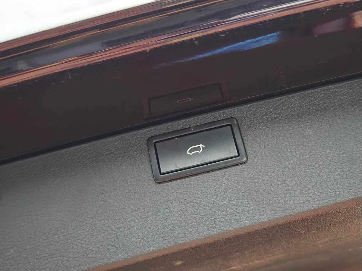 2016 Volkswagen Multivan 2.0T 204HP L4 7DCT,autocango,china used car exporter,china ev exporter,chinese used car exporter,chinese used ev exporter