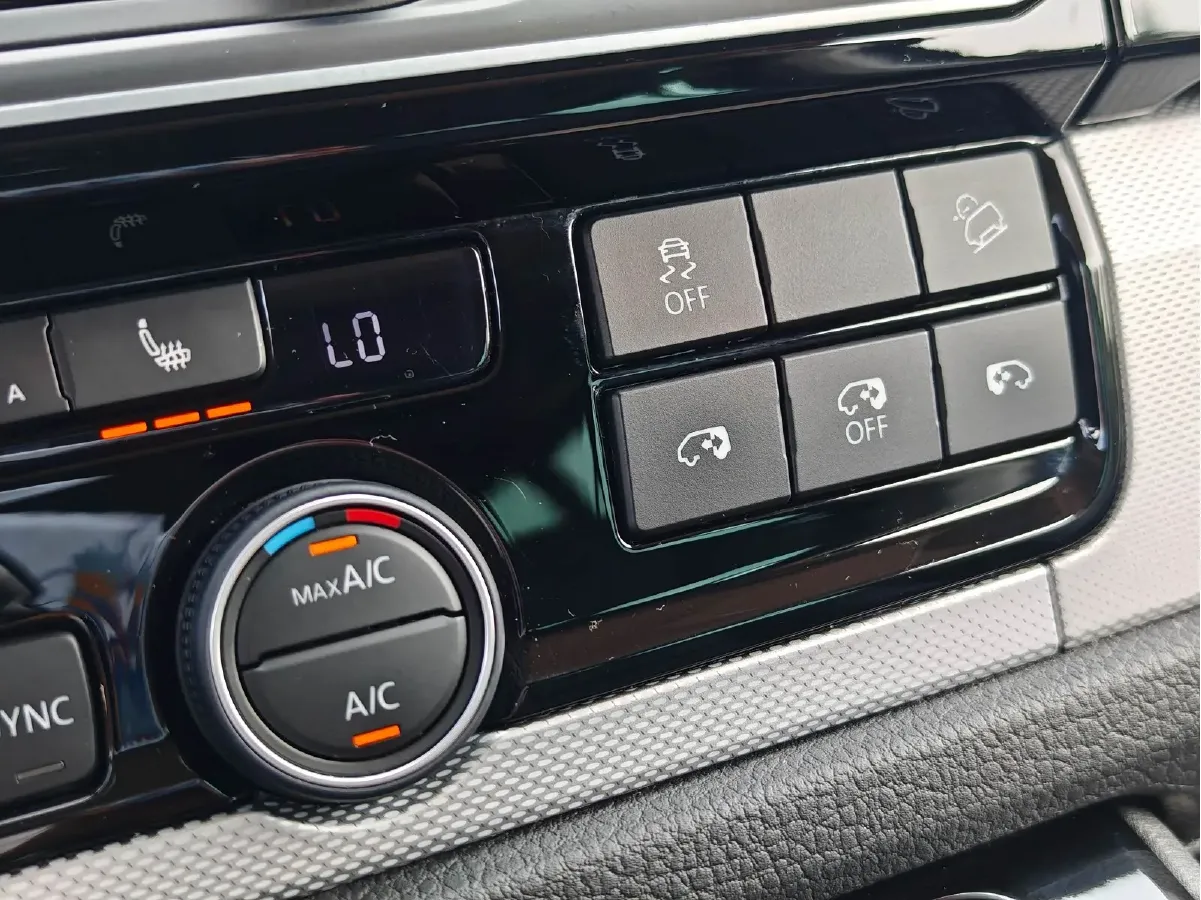 2016 Volkswagen Multivan 2.0T 204HP L4 7DCT,autocango,china used car exporter,china ev exporter,chinese used car exporter,chinese used ev exporter