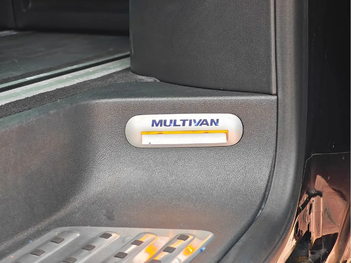 2016 Volkswagen Multivan 2.0T 204HP L4 7DCT,autocango,china used car exporter,china ev exporter,chinese used car exporter,chinese used ev exporter