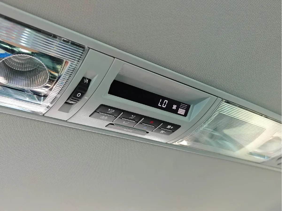 2016 Volkswagen Multivan 2.0T 204HP L4 7DCT,autocango,china used car exporter,china ev exporter,chinese used car exporter,chinese used ev exporter