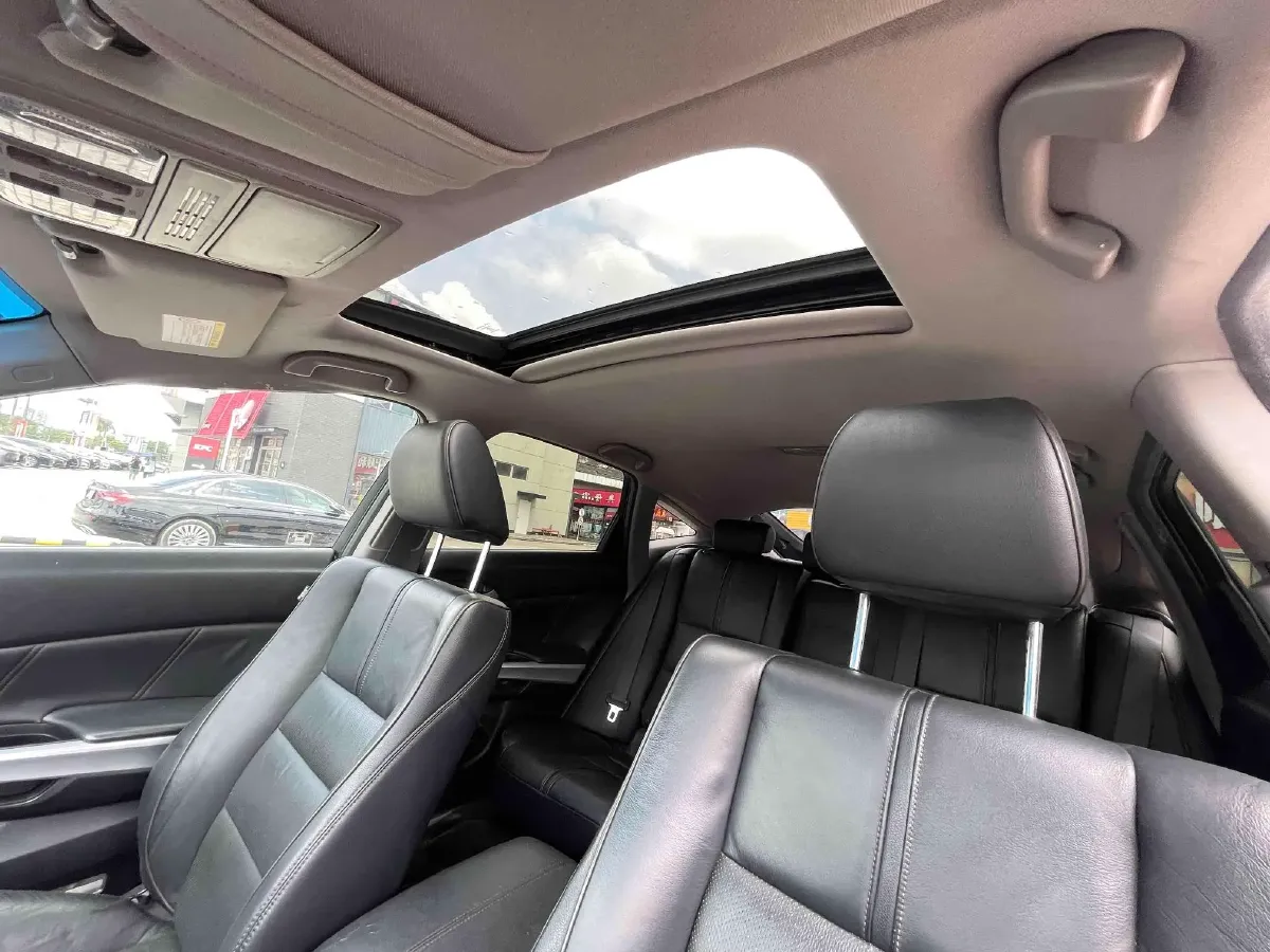 2012 Honda Crosstour 2.4L 197HP L4 5AT,autocango,china used car exporter,china ev exporter,chinese used car exporter,chinese used ev exporter