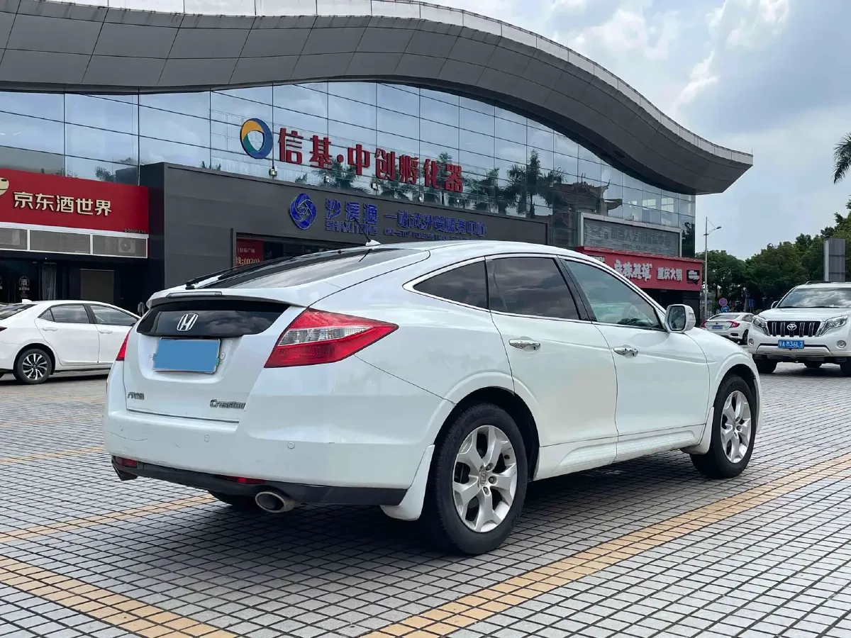 2012 Honda Crosstour 2.4L 197HP L4 5AT,autocango,china used car exporter,china ev exporter,chinese used car exporter,chinese used ev exporter