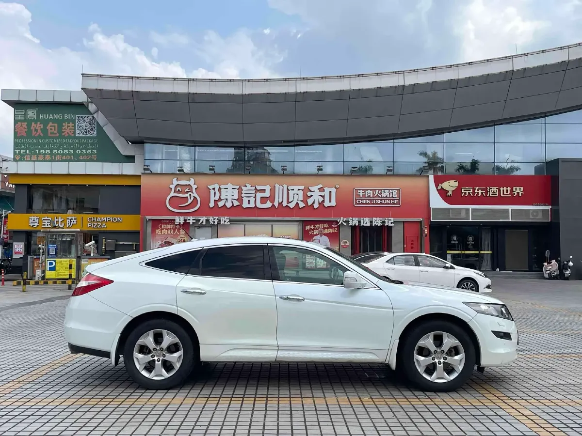 2012 Honda Crosstour 2.4L 197HP L4 5AT,autocango,china used car exporter,china ev exporter,chinese used car exporter,chinese used ev exporter