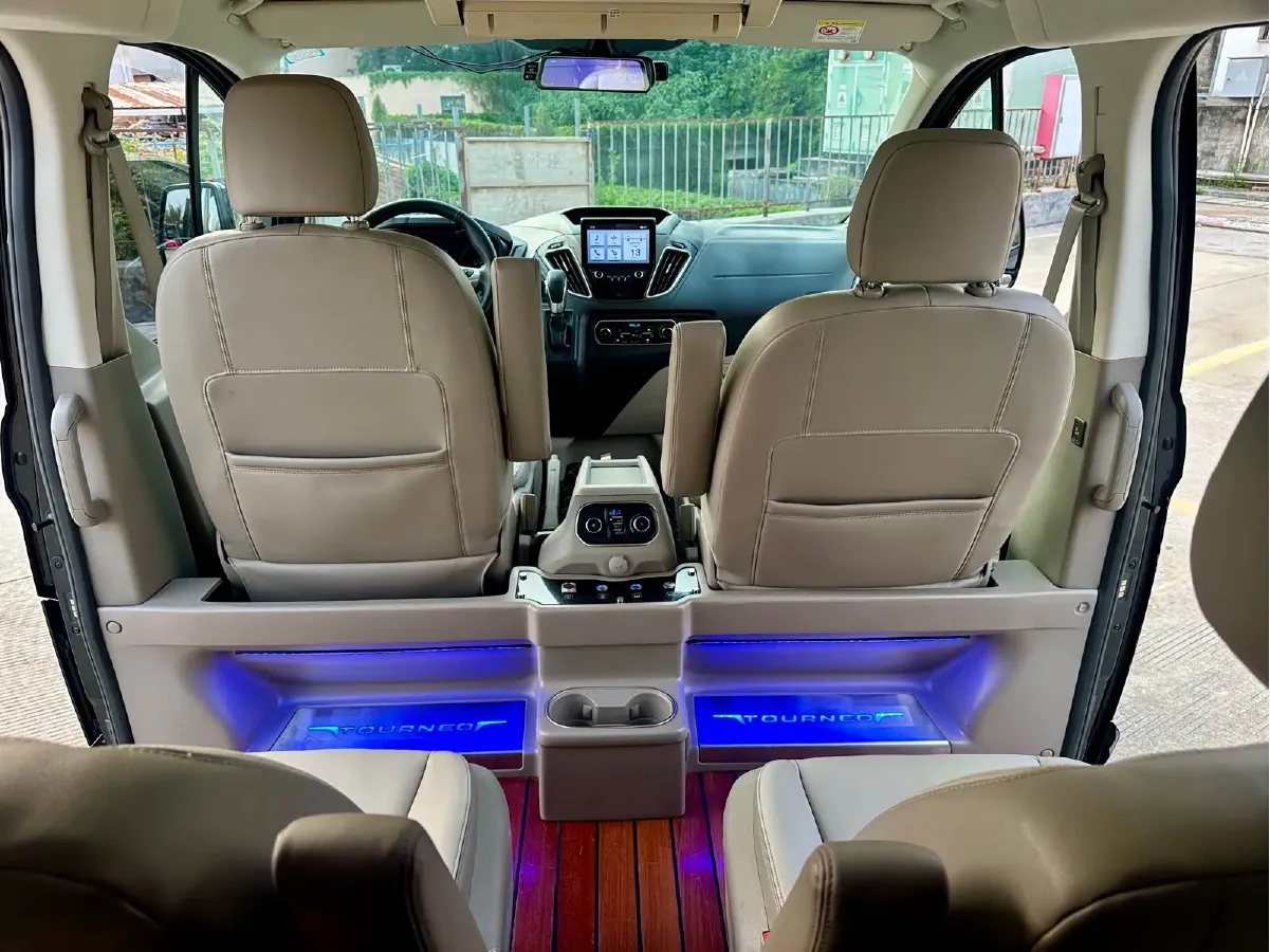 2017 Ford Tourneo 2.0T 203HP L4 6AT,autocango,china used car exporter,china ev exporter,chinese used car exporter,chinese used ev exporter